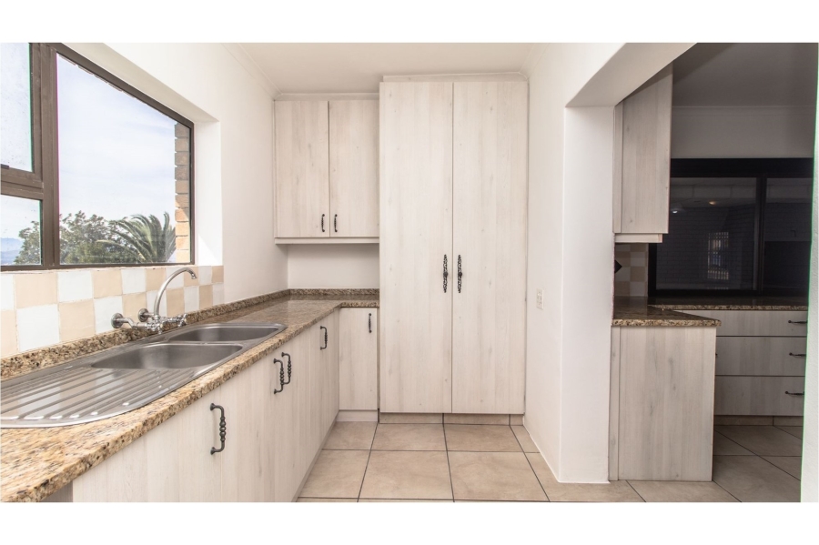 7 Bedroom Property for Sale in Loevenstein Western Cape